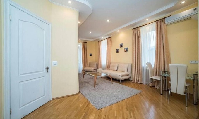 Verkhnie Misto Apartment | Сонячні апартаменти на Хрещатику