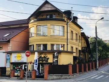 Truskavets House | Уютная вилла в центре Трускавца, номера с кухнями.