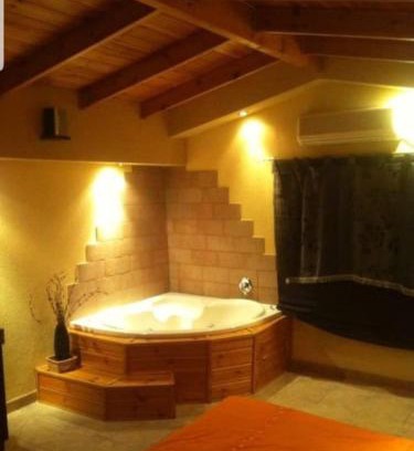 Qiryat Shemona House | בקתות היובל