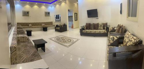 Al Qawayiyay Ski Chalet | استراحة بغرفة نوم ومسبح ألعاب مائيه