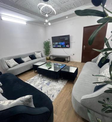 Al Kura Apartment | شقة غرفة نوم ومجلس ومطبخ وحمام