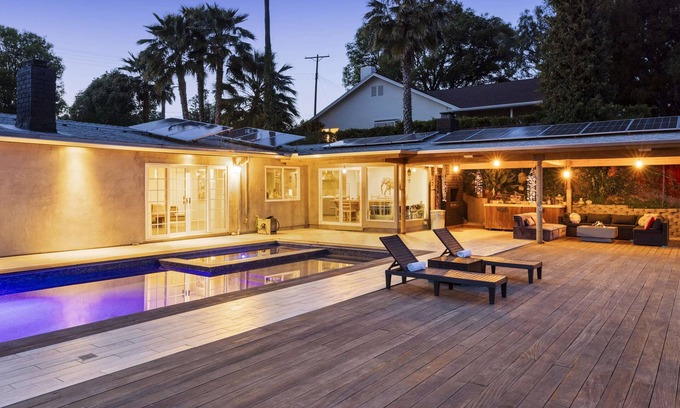 West Hills House | ৎ୭Middlebury Heightsৎ୭ Pool,Jacuzzi, games & more