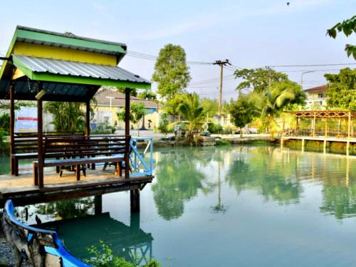 Thanyaburi Resort | บ่อตกปลาเพียงรักและที่พัก