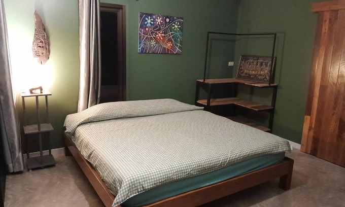 Trat House | บ้านลูกจัน Bann Lookjan Trat