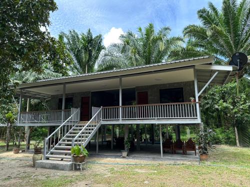 Ban Na Faek House | บ้านสวนริมธาร โฮมสเตย์ ท้ายเหมือง พังงา