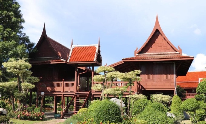 Si Prachan Hotel | บ้านไทยรีสอร์ท
