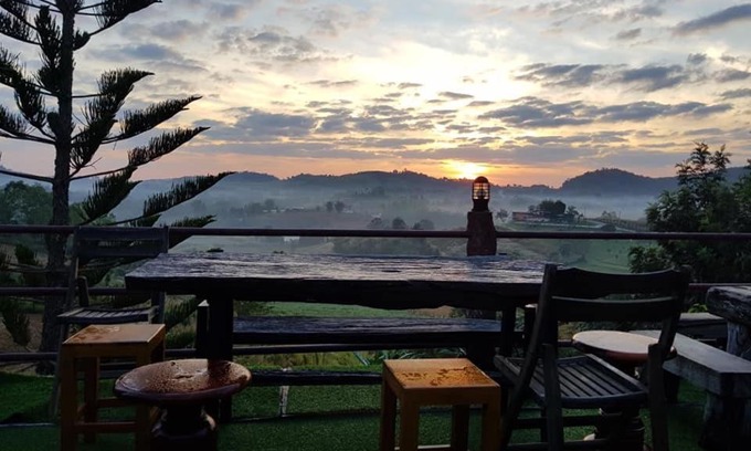 Khao Kho House | บ้านไม้สายหมอกเขาค้อ โฮมสเตย์ Bann Mai Sai Mhog Khao Kho Homestay