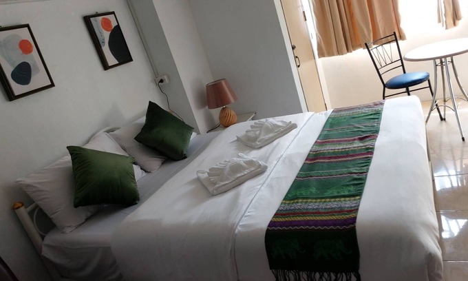 Huai Khwang Apartment | ห้องมรกต (The center town)