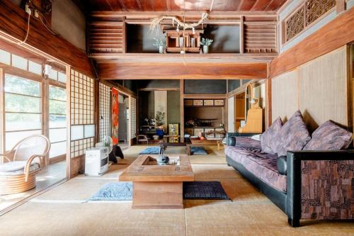 Izunokuni House | ゲストハウス+カフェわ 1日1組限定! 築100年の農家の古民家で宿泊体験、薪でお風呂沸かせます。焚き火もできます。