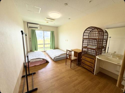 Kin Hostel | ハイ沖縄金武店トイレお風呂共用 プレオープン中駐車場有 ペット同伴可能長期滞在可能まるで別荘