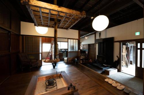 Hayakawa Villa | 囲炉裏つき古民家を丸ごと貸し切り「月夜見山荘」(庭にBBQグリル完成!)