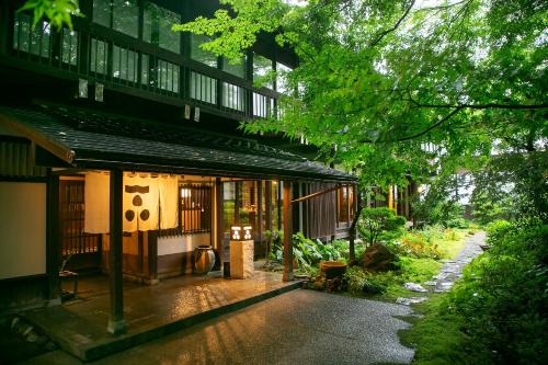 Ishikawa Prefecture Hotel | 川魚・山菜料理 和田屋
