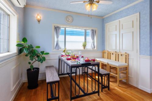 Kadena-cho House | 最大12名 沖縄アリーナ近く アメリカンビレッジまで車で10分 White Terrace