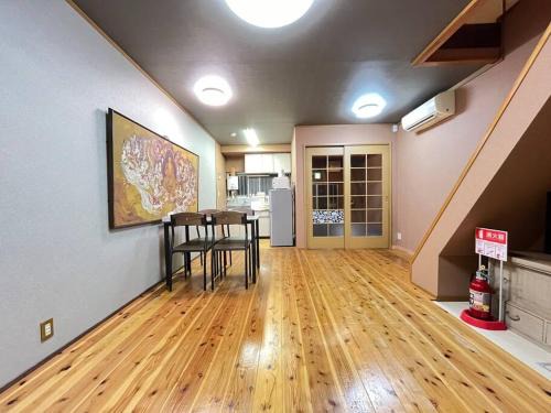 Yao Apartment | 最大8人様まで宿泊可能な1棟貸しです!近鉄八尾駅から徒歩3分!