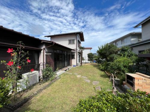 Ninomiya House | 湘南ソラル〜二宮の高台・アートな庭付き日本家屋121㎡/高速WiFi/芝生ドッグラン・ピザ窯BBQ有