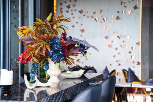 Pattaya Bay Apartment | 芭提雅Edge极致高端景观房-海景城景巨大顶楼泳池-健身房按摩房乒乓球室花园餐厅