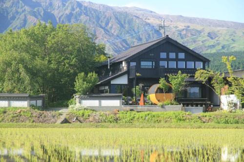 Aso House | 阿蘇の大観峰を一望!プライベートサウナと湧水プールが魅力の一棟貸しの宿