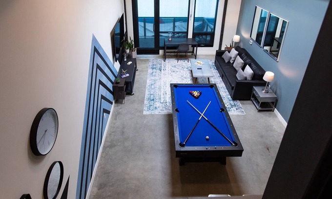 Lacy Apartment | ꕥHeart of DTSAꕥPool Tableꕥ98 WlkscrꕥACꕥBalconyꕥGYMꕥ