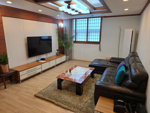 Gumi Villa | 따뜻한 구미 금오산 감성하우스, 50평 단독으로 사용하는 Holiday house