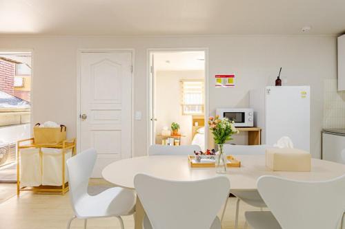 Seongsu Apartment | 서울 성수 건대역 독채 방3개 각방 에어컨 완비 가족 친구 여행 최적 Private 3-BR House near Seongsu & Konkuk Univ Stations
