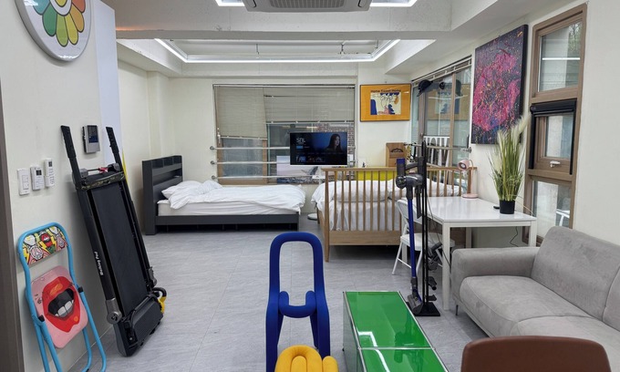 Seongsu Apartment | 이Atelier Seongsu Riverside Loft Cherry Blossom Road Han River airport bu