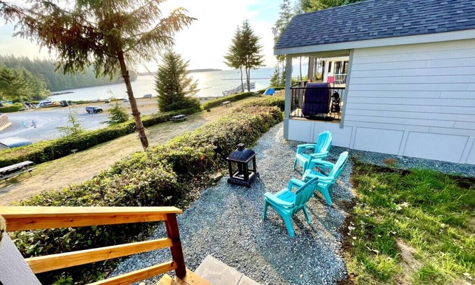 Regional District of Mount Waddington Cottage | 01 - Coho Cottage Cottage By The Sea at Alder Bay