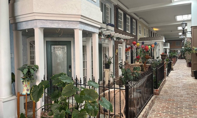 Lorain Apartment | #01 Discover an exciting adventure in historic downtown Lorain.