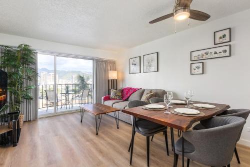 McCully - Moiliili Apartment | 01 FREE Parking 10 min beach 2br-Waikiki Ala Moana