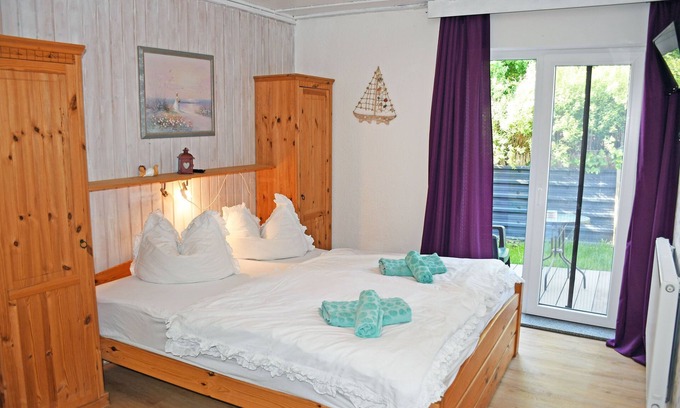 Breege House | 02 Double room with terrace - Pension im Seebad Breege