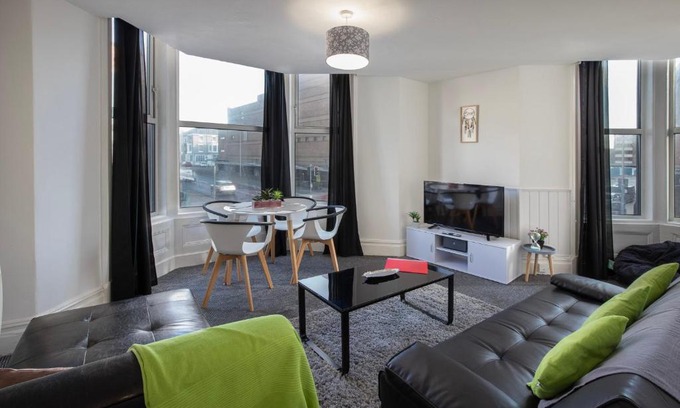 North Shore Apartment | 02 Springfield - sleeps 6