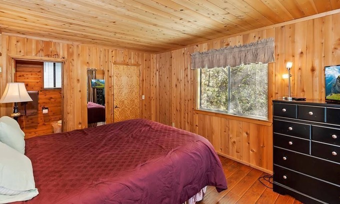 Upper Moonridge Cabin | 034 - Menlo Suite