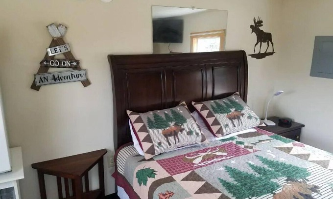 Stewartstown Cabin | 04) Moose Place Cabin