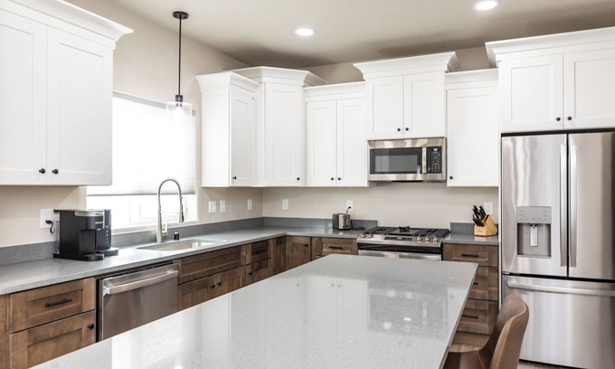 Elko House | #07 3-bedroom new house in Elko with WiFi, AC. Enjoy a peaceful getaway
