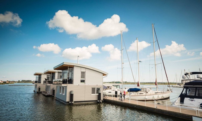 Kroeslin House | 07. floating houses (105 m²) Poseidon - Floating house no. 10 with fireplace and