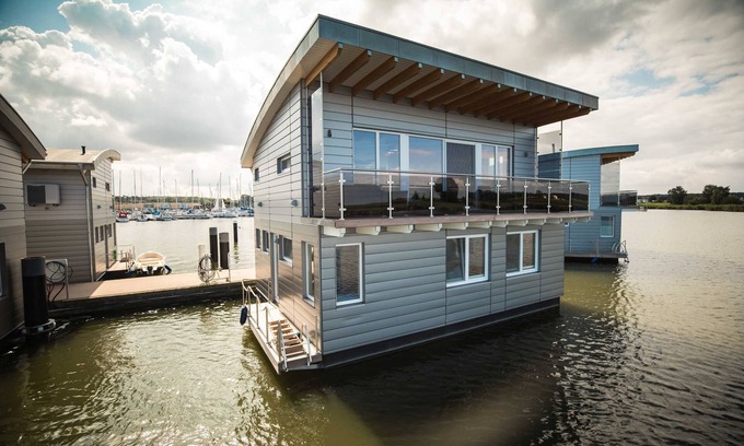 Kroeslin House | 08. floating houses (105 m²) Thalassa - Floating house no. 11 with fireplace