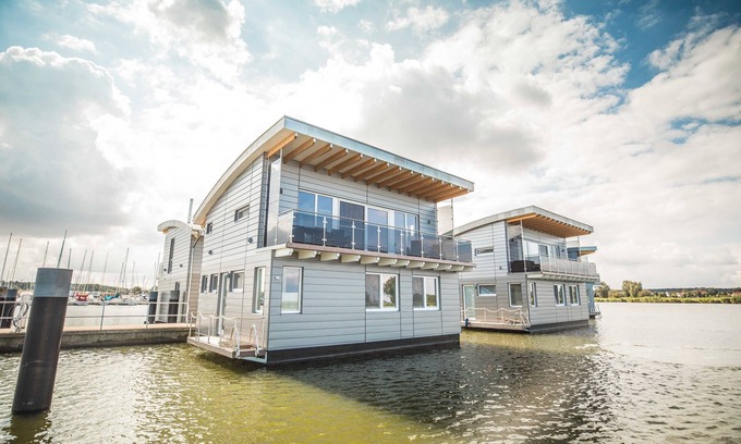 Kroeslin House | 09. floating houses (140 m²) Wotan - Floating house no. 12 Wotan with fireplace and