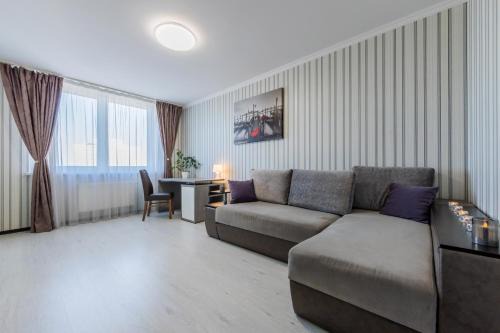 Dniprovs'kyi District Apartment | 1-к Люкс Подобово поряд метро Чернігівська Дарниця ТЦ Серце Проспект МВЦ