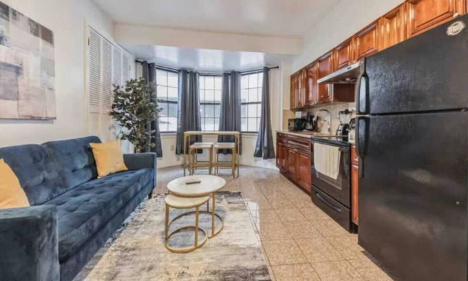 Center City Apartment | 1/1 Across Convention Center
