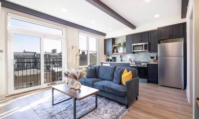 North Philadelphia West Apartment | 1/1 Across from Fairmount Park | 10 mins to DT (D)