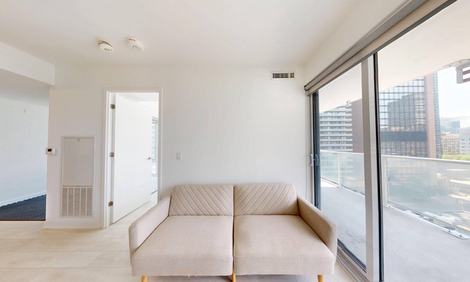 Bay Cloverhill Condo | 1+1 BR Eaton Centre, TMU, UofT, TGH SickKids