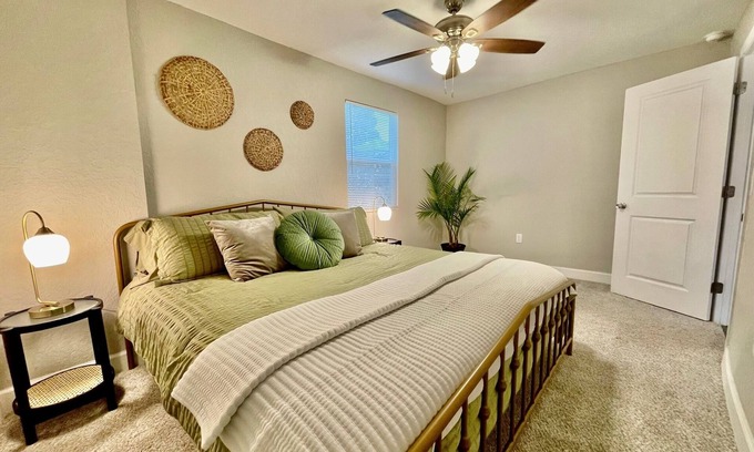 Dixieland Apartment | 1/1 Downtown Lakeland Pet Friendly Home