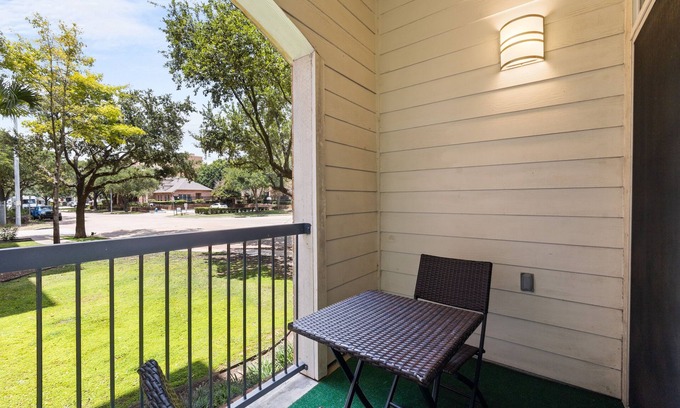 South Main Apartment | 1/1Apt Cityn Lux Walk To NRG Med Center Gym Pool