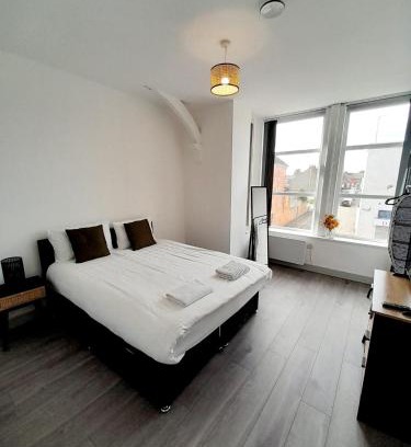 Desborough Apartment | 1 & 2 Bed Apartments - Desborough, Kettering, Sleeps Upto 2 & 3, Free Parking, Family, Relocation, WIFI, Gateway