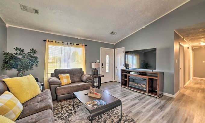 Clarksville House | 1/2 Mi to Fort Campbell: 'State Line Retreat'