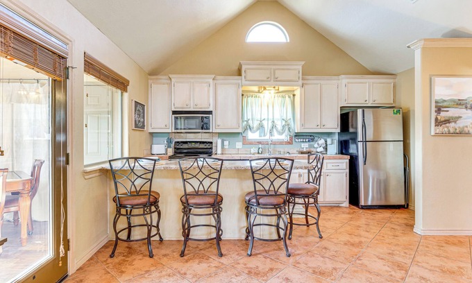 Medicine Park Cottage | 1/2 Mi to Lake Lawtonka: Mtn-view Haven!