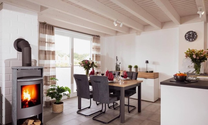 Nordhorn House | 1 - 4 Personen Haustiere Willkommen Großer Garten 2 Schlafzimmer, 1 Bad mit Dusche und WC, Whirlpool, Sauna, 1 WC Separat