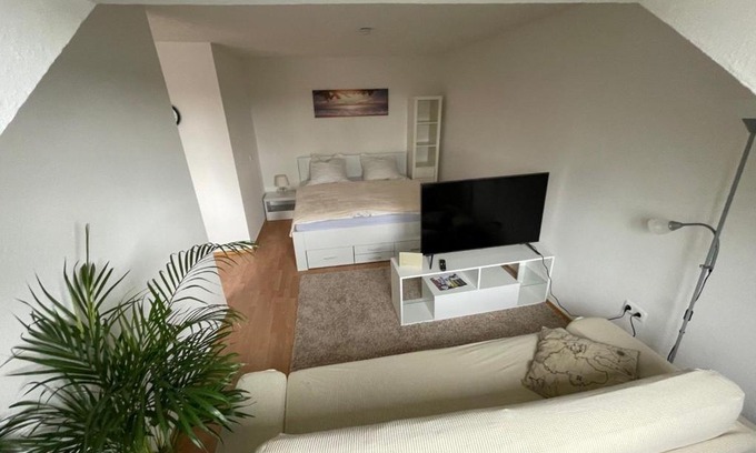 Neudorf-Nord Apartment | 1,5 Zimmer Apartment, 38,5 qm, Multimedia TV, Uni, HBF