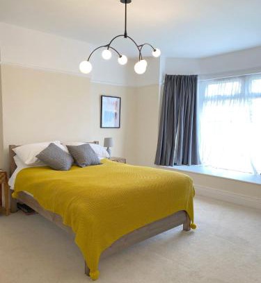 Barrow Gurney House | 1 Ashford Road Guesthouse