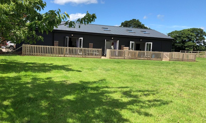 Whitchurch Cottage | 1 BARN COTTAGES, pet friendly, luxury holiday cottage in Whitchurch