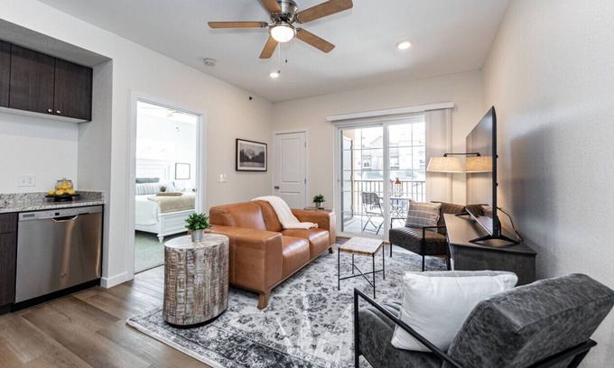 Mountain Shadows Apartment | 1 BD Cozy, Pet Friendly Luxury minutes from Garden of the Gods